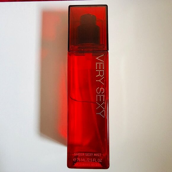 VICTORIA'S SECRET VERY SEXY FRAGRANCE MIST 2.5 FL OZ - New! - Picture 1 of 3